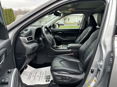 Used 2021 Toyota Highlander XLE image 13