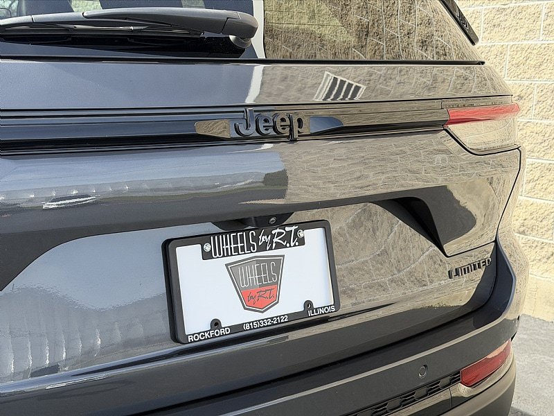 Used 2024 Jeep Grand Cherokee Limited w/ Black Appearance Package AWD/4WD image 30