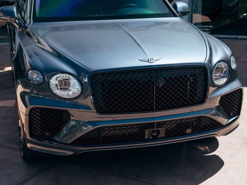 Used 2024 Bentley Bentayga Extended Wheelbase AWD/4WD image 14