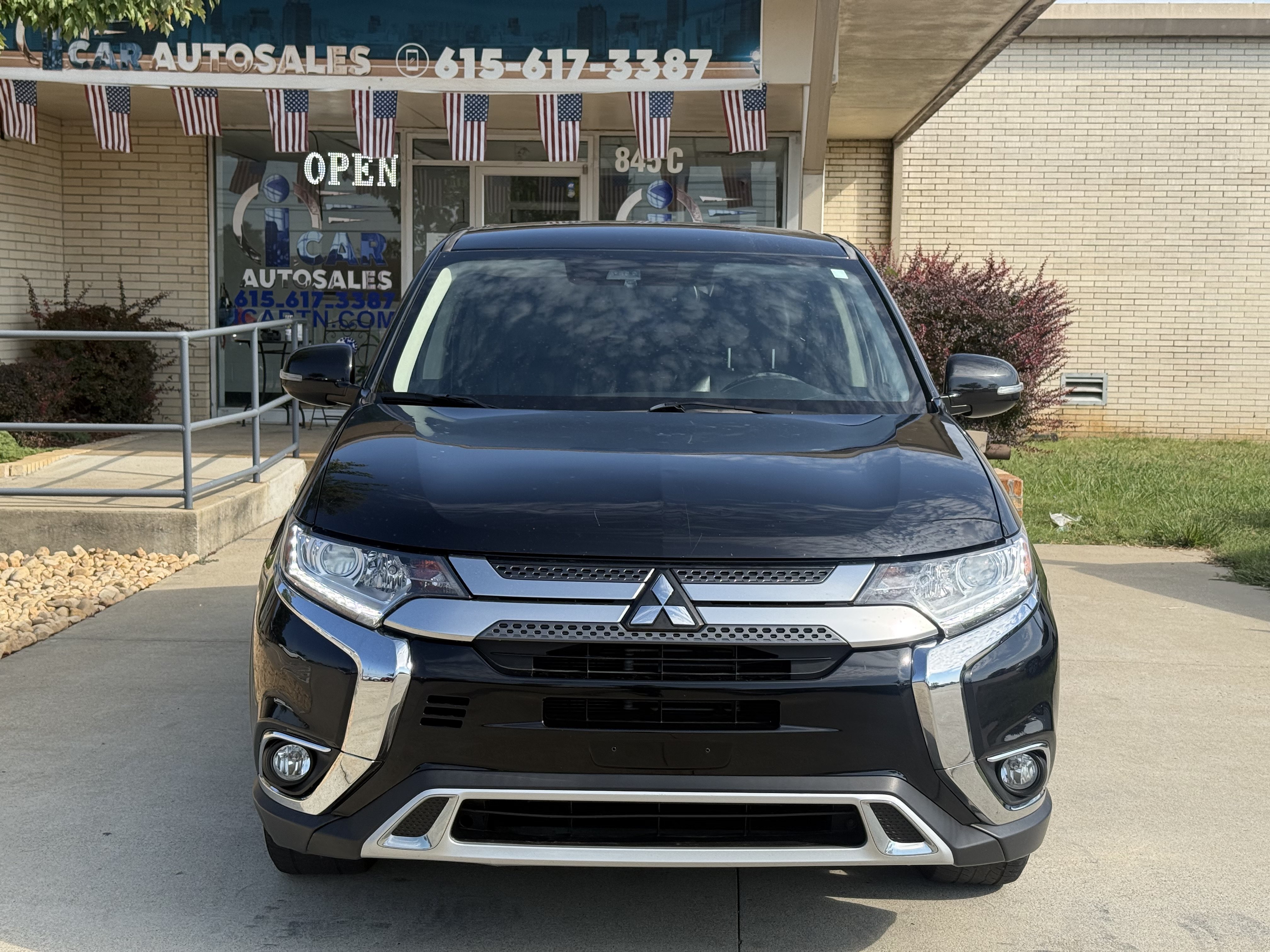 Used 2020 Mitsubishi Outlander SE AWD/4WD image 2