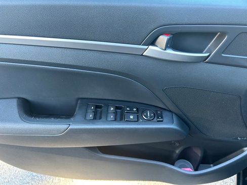 Used 2020 Hyundai Elantra Limited w/ Cargo Package (C1) image 7