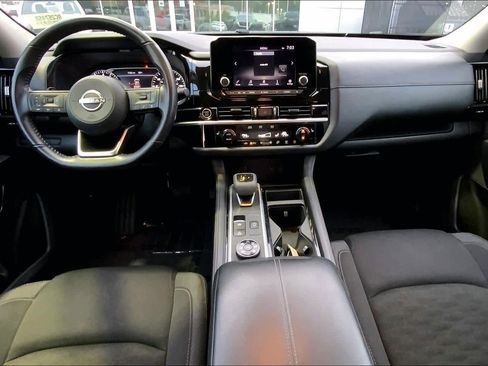 Used 2024 Nissan Pathfinder SV image 14