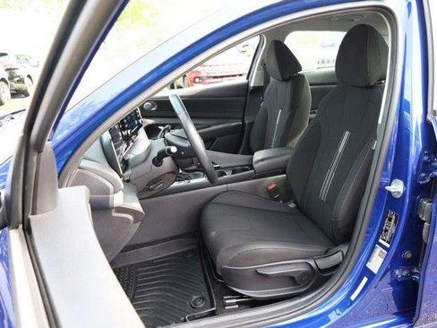 Used 2022 Hyundai Elantra SEL w/ Convenience Package FWD image 8