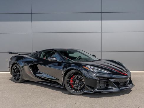Used 2024 Chevrolet Corvette Z06 RWD image 5