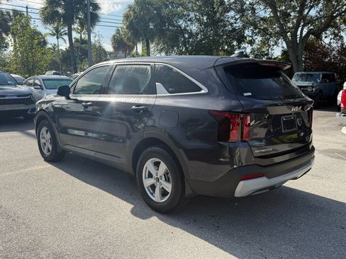 Certified 2026 Kia Sorento LX FWD image 5