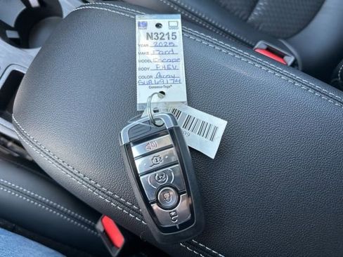 New 2025 Ford Escape SE FWD image 43