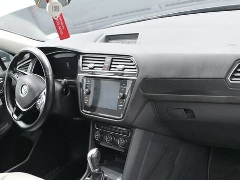 Used 2018 Volkswagen Tiguan SEL Premium AWD/4WD image 11