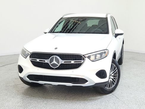 Certified 2025 Mercedes-Benz GLC 300 image 2