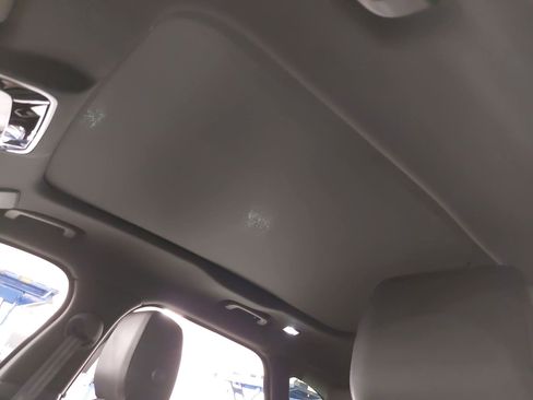 Used 2024 Land Rover Range Rover Velar Dynamic SE image 32