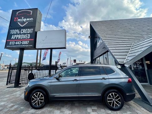 Used 2021 Volkswagen Tiguan SE w/ Panoramic Sunroof Package image 7