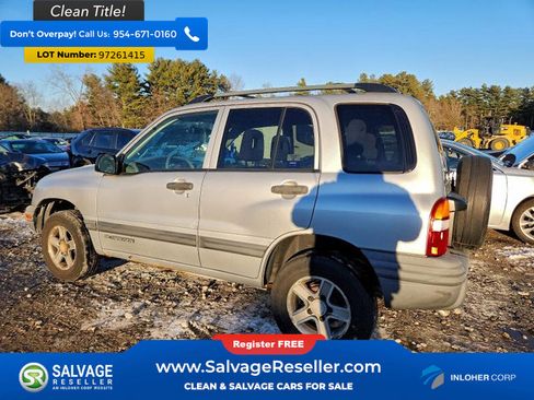 Used 2004 Chevrolet Tracker 4WD w/ Preferred Equipment Group image 3