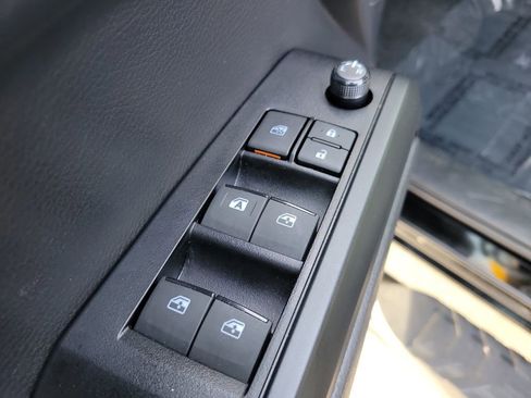 Used 2023 Toyota Tacoma SR image 17