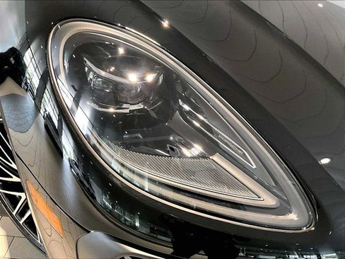 New 2026 Porsche Macan AWD/4WD image 12