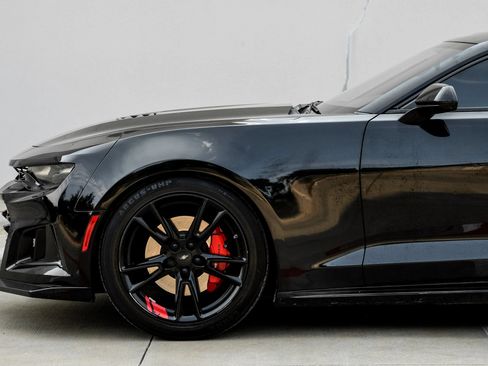 Used 2021 Chevrolet Camaro LT RWD image 7