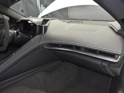 Used 2025 Chevrolet Corvette Stingray Coupe w/ 1LT image 19