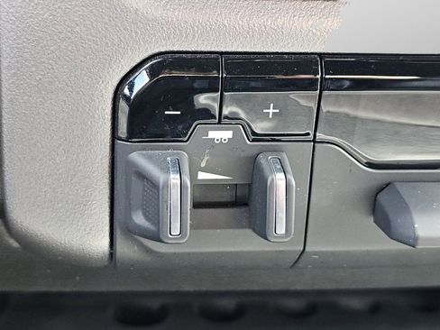 Used 2024 RAM 2500 Big Horn w/ Bed Utility Group image 11