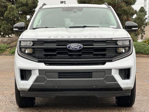 New 2026 Ford Expedition Active image 2