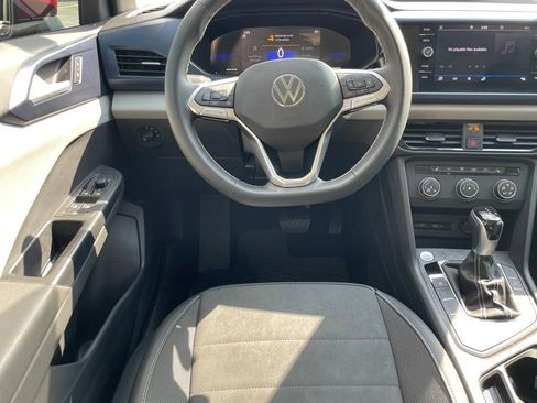 Used 2022 Volkswagen Taos SE FWD image 21