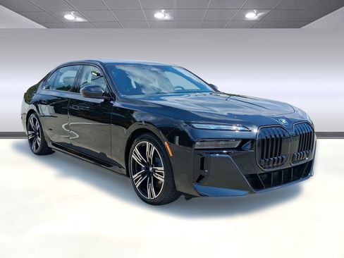 New 2026 BMW 750e xDrive w/ Executive Package image 6