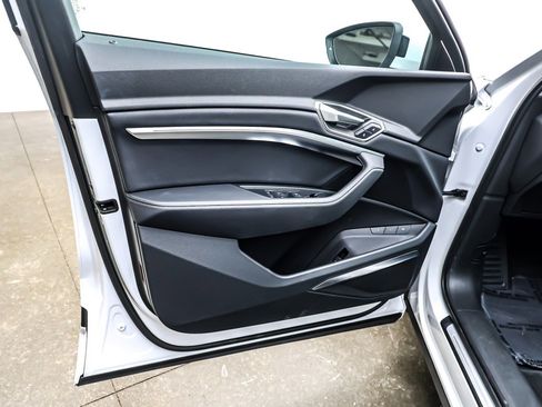 Used 2023 Audi e-tron Premium Plus w/ Premium Plus Package image 21