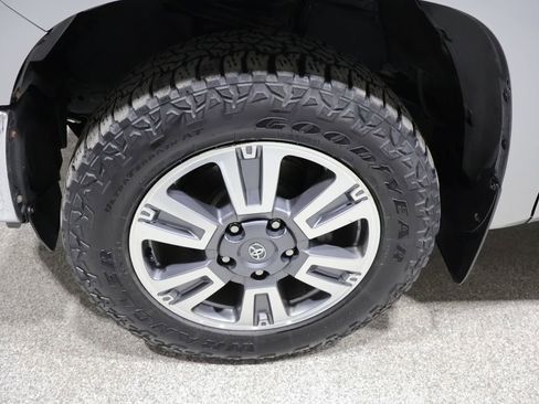 Used 2016 Toyota Tundra SR5 w/ SR5 Upgrade Package AWD/4WD image 9