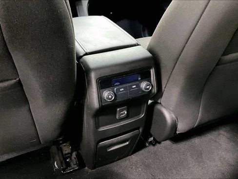 Used 2019 GMC Acadia SLE FWD image 28