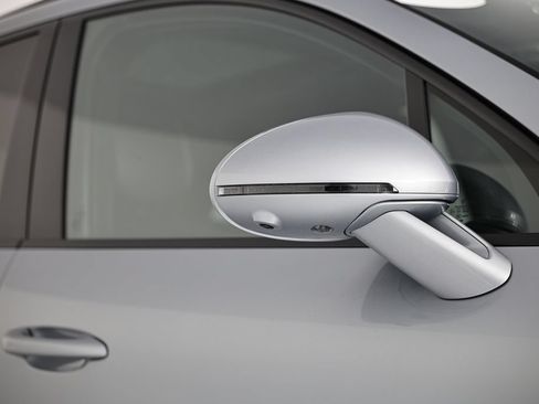 Certified 2026 Porsche Macan AWD/4WD image 16