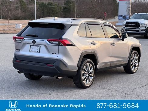 Used 2023 Toyota RAV4 XLE Premium image 7