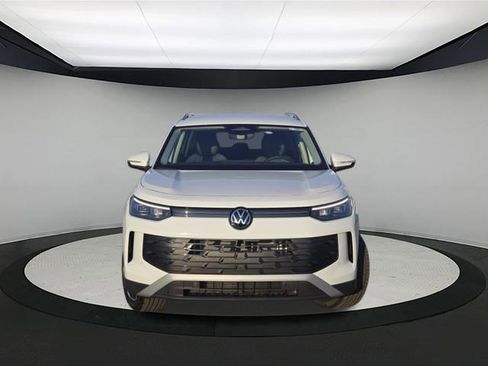 New 2026 Volkswagen Tiguan SE image 2