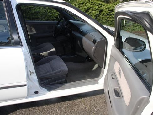 Used 1998 Nissan Sentra GXE FWD image 13