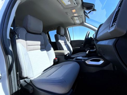 Used 2022 Nissan Frontier SV w/ Technology Package image 16