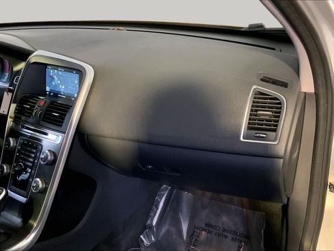 Used 2015 Volvo XC60 T6 AWD/4WD image 18