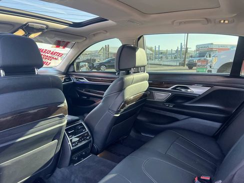 Used 2017 BMW 740i xDrive AWD/4WD image 8