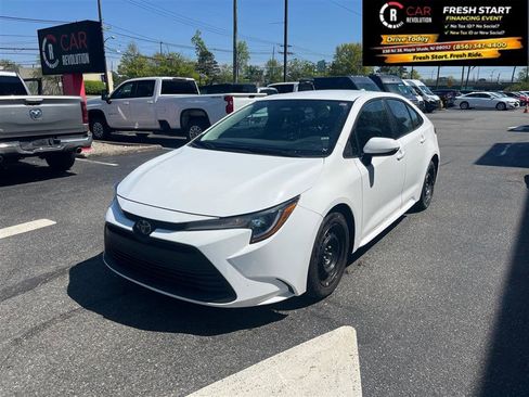 Used 2024 Toyota Corolla LE FWD image 4