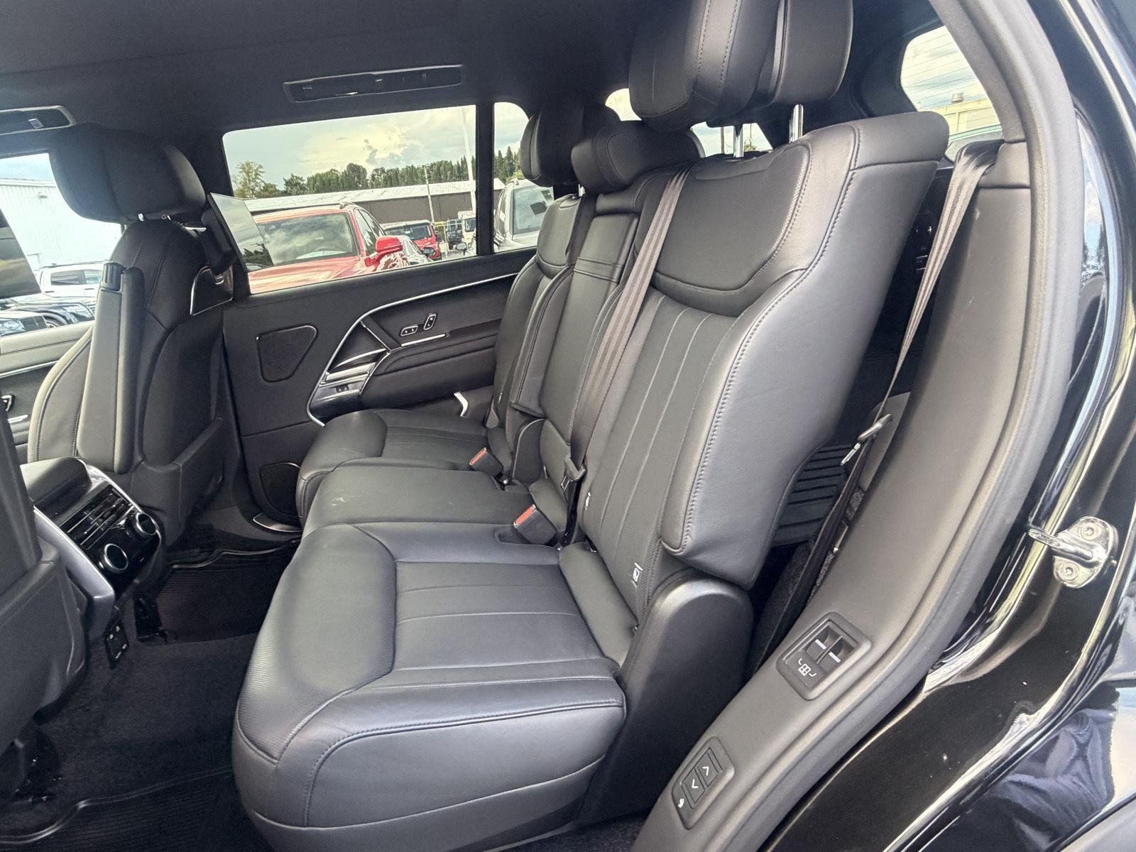 Used 2024 Land Rover Range Rover Long Wheelbase Autobiography AWD/4WD image 17