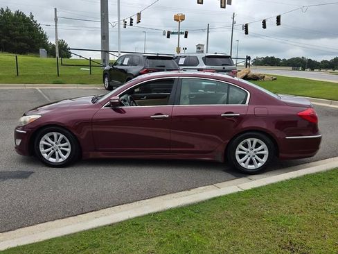 Used 2012 Hyundai Genesis 3.8 RWD image 4