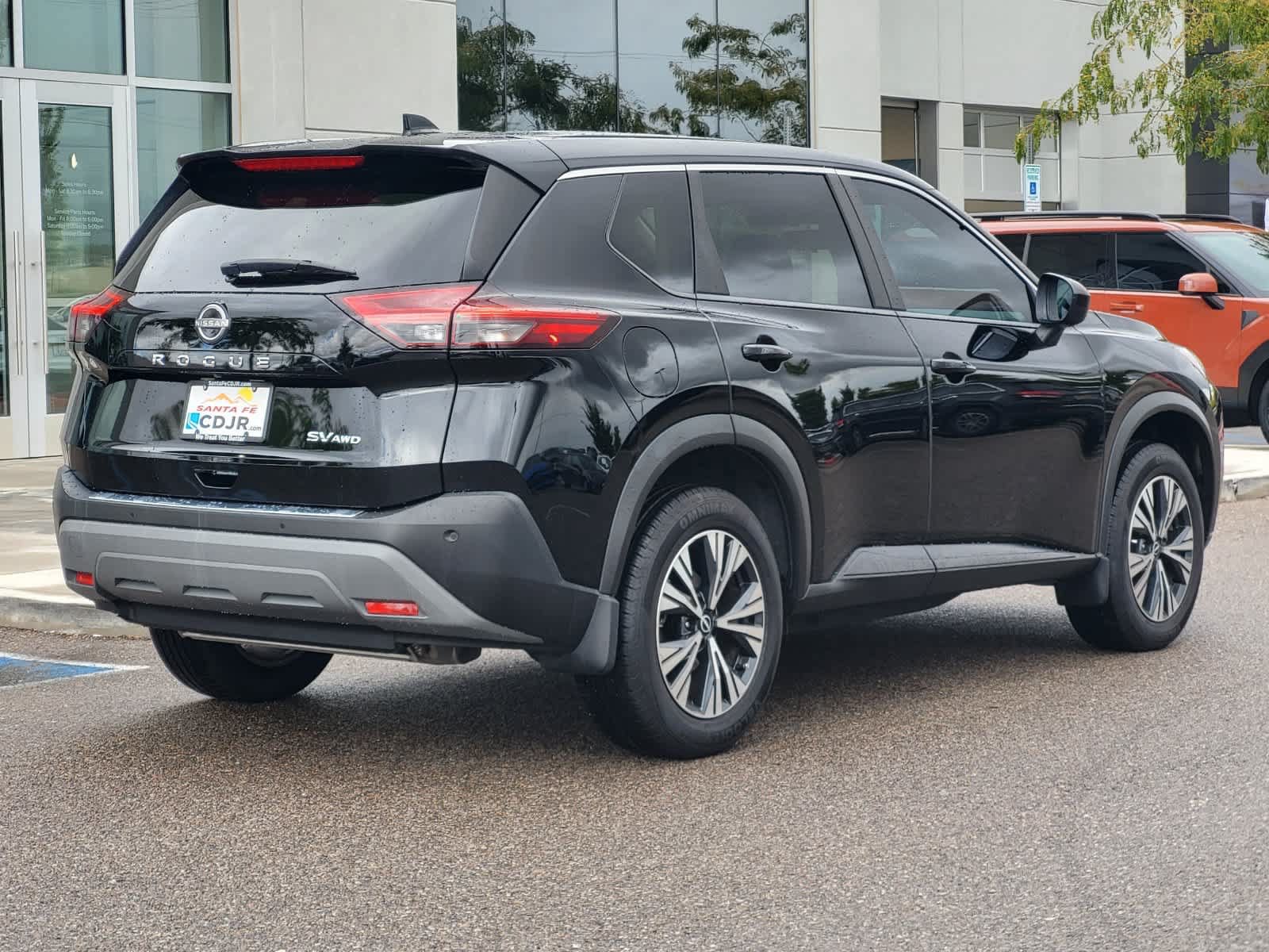 Used 2023 Nissan Rogue SV AWD/4WD image 5