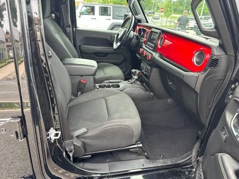 Certified 2019 Jeep Wrangler Unlimited Sahara w/ Cold Weather Group AWD/4WD image 13