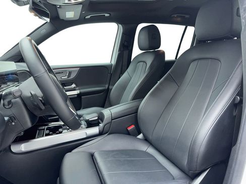 Used 2022 Mercedes-Benz GLB 250 4MATIC w/ Premium Package Lite image 43