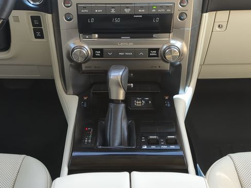 Used 2020 Lexus GX 460 Premium w/ Premium Package AWD/4WD image 17