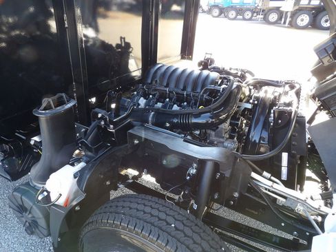 Used 2024 Chevrolet Low Cab Forward RWD image 32