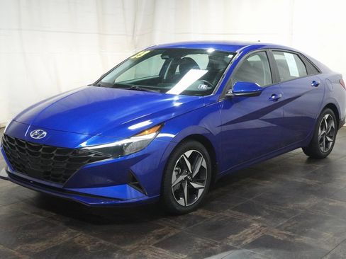 Certified 2023 Hyundai Elantra SEL w/ Convenience Package image 2