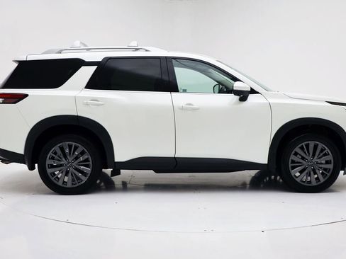 Used 2024 Nissan Pathfinder SL w/ SL Premium Package image 2