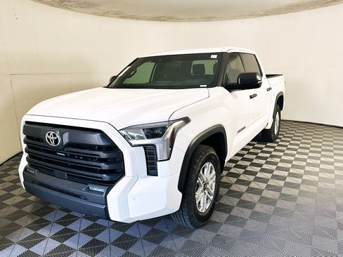 Used 2025 Toyota Tundra SR5 w/ SR5 Convenience Package RWD image 7