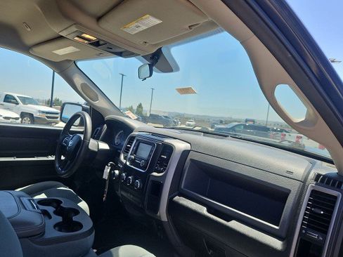 Used 2017 RAM 1500 Express RWD image 28