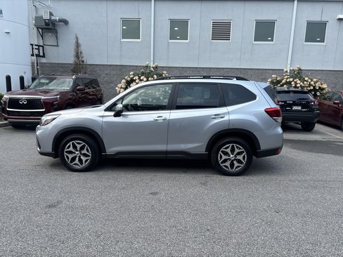 Used 2021 Subaru Forester Premium AWD/4WD image 23