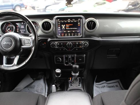 Used 2023 Jeep Gladiator Overland w/ Cold Weather Group AWD/4WD image 20