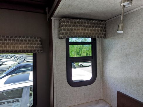 Used 2019 Chevrolet Express 4500 w/ RV Package image 89