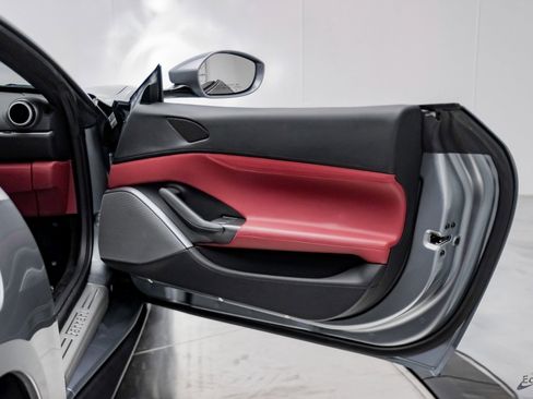 Used 2019 Ferrari Portofino image 85