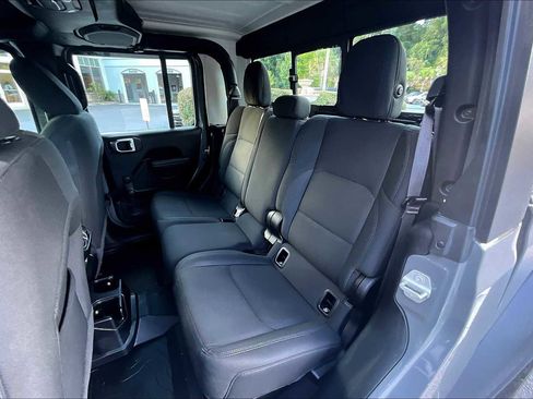 Used 2020 Jeep Gladiator Sport w/ Trailer Tow Package image 18